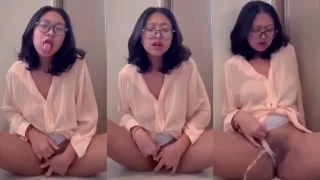 Bokep Indo Nindy Ayu Pake Kacamata Omek Desah